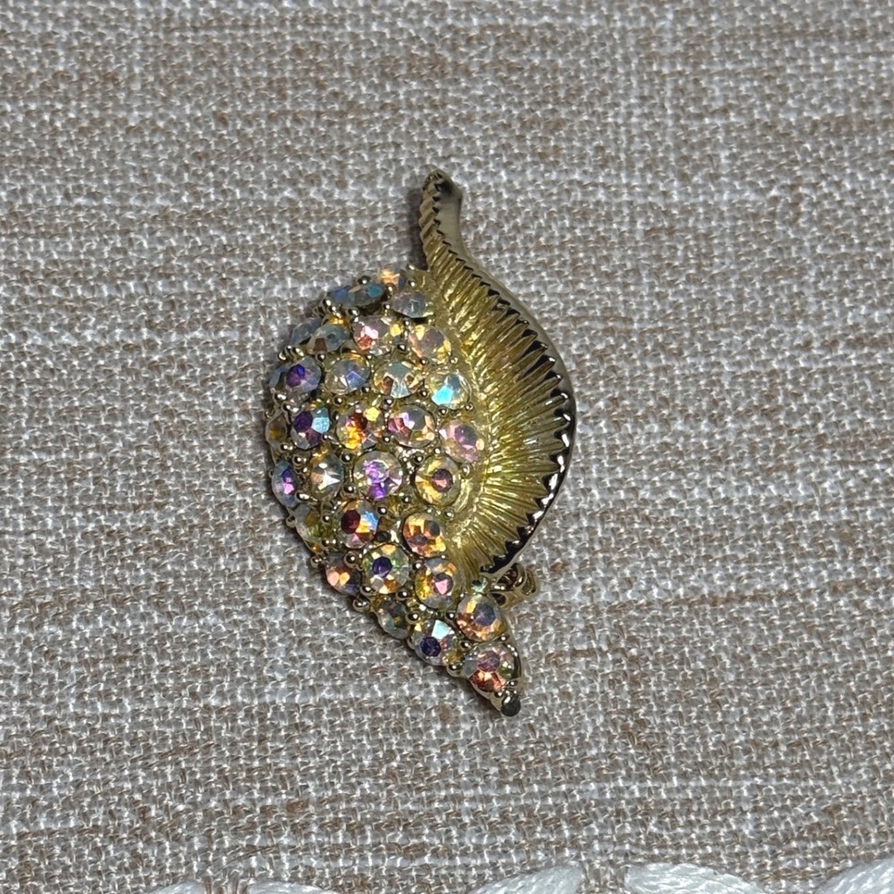 Vintage‎ Gold Tone Aurora Borealis AB Rhinestone Shell Brooch Pin
